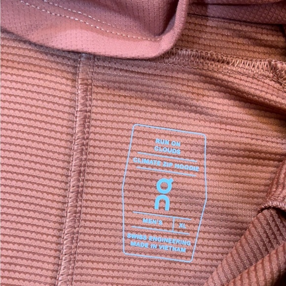 On Running Men's Climate Zip Hoodie Size XL - Picture 8 of 11